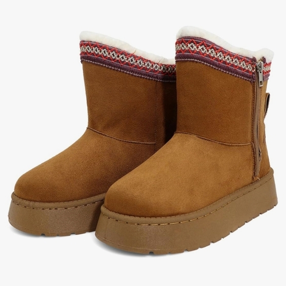 Shoes - Women's Snow Platform Boots Size 8